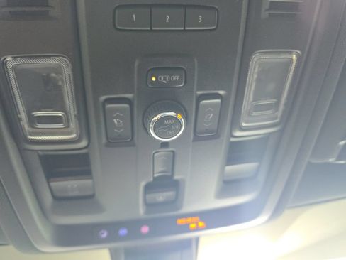 Used 2022 Chevrolet Suburban High Country AWD/4WD image 26