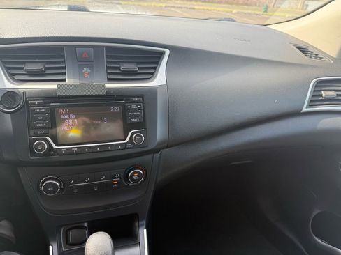 Used 2018 Nissan Sentra S image 22