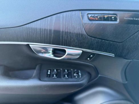 Used 2020 Volvo XC90 T6 Momentum w/ Protection Package image 29