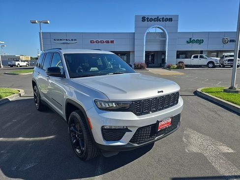 New 2025 Jeep Grand Cherokee Limited w/ Black Appearance Package image 2