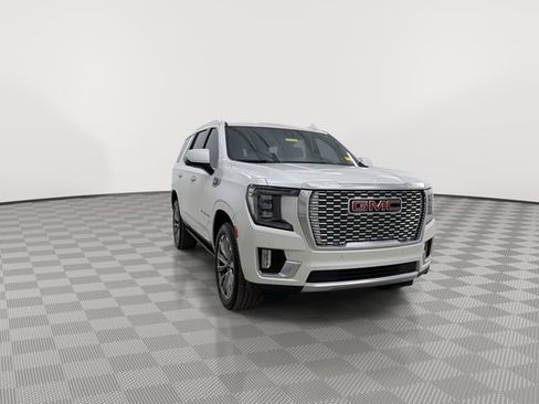Used 2021 GMC Yukon Denali w/ Denali Premium Package image 2