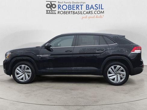 Used 2023 Volkswagen Atlas Cross Sport SE image 2