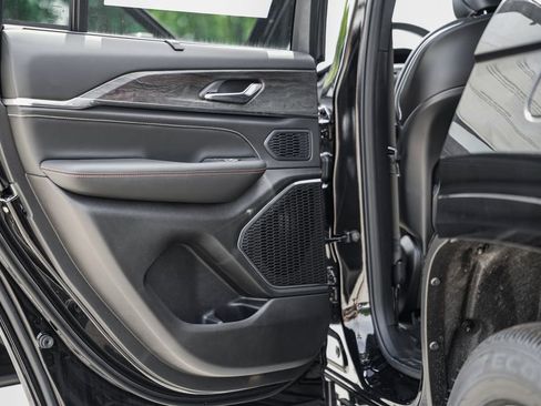 New 2025 Jeep Grand Cherokee Overland w/ Adv Protech Group III image 36