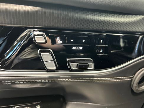 New 2026 Jeep Grand Wagoneer Summit w/ Rear Seat Video Group I AWD/4WD image 17
