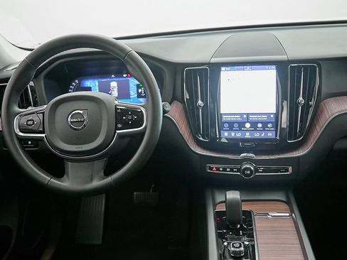 Certified 2024 Volvo XC60 T8 Plus w/ Protection Package Premier AWD/4WD image 24