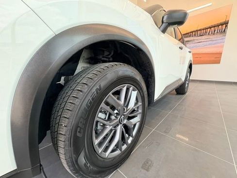 Used 2024 Nissan Rogue S AWD/4WD image 19