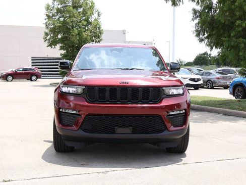 Used 2024 Jeep Grand Cherokee Limited w/ Black Appearance Package RWD image 6