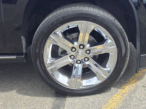 Used 2018 Cadillac Escalade ESV Platinum AWD/4WD image 9