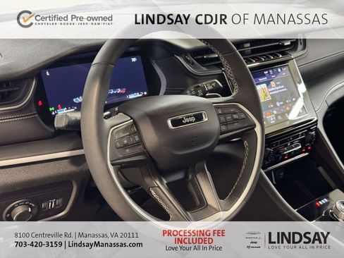 Used 2024 Jeep Grand Cherokee Altitude AWD/4WD image 11