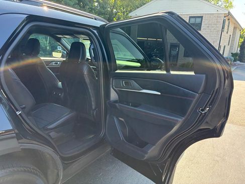 Used 2025 Ford Explorer ST-Line AWD/4WD image 18