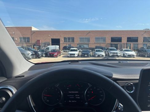 Used 2025 Chevrolet Blazer LT FWD image 28