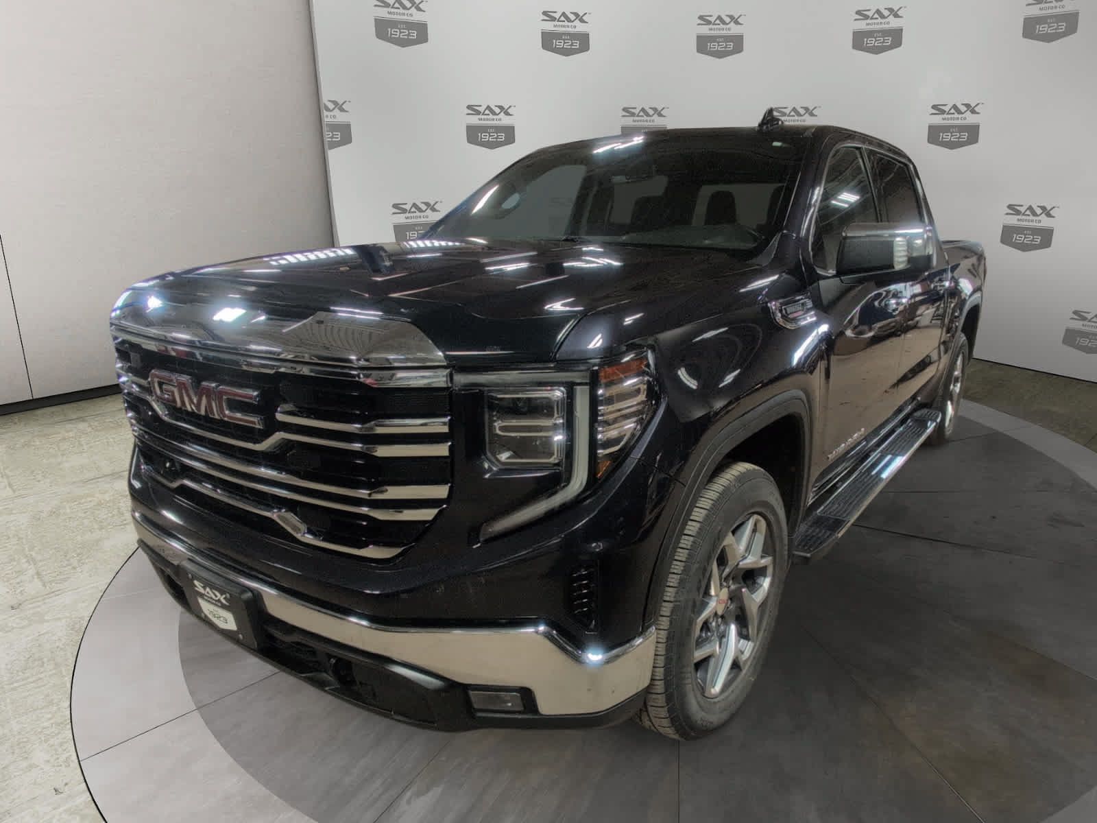 Used 2023 GMC Sierra 1500 SLT w/ SLT Premium Package AWD/4WD image 7