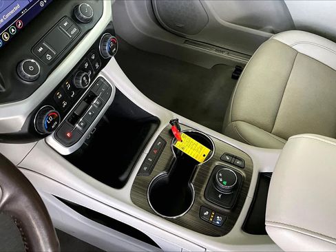 Used 2022 GMC Acadia SLT w/ Preferred Package FWD image 17