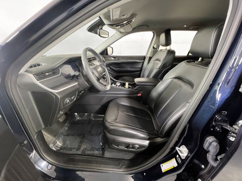 Used 2023 Jeep Grand Cherokee Limited w/ Black Appearance Package image 21