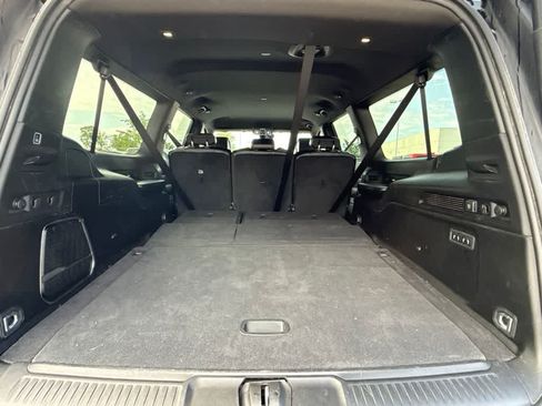 Used 2024 Jeep Wagoneer L Series II w/ Flexible Seating Group RWD image 12