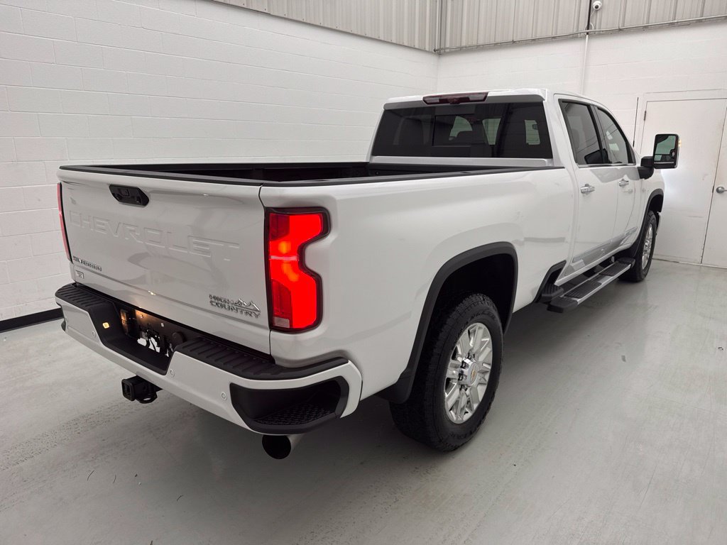 Used 2025 Chevrolet Silverado 3500 High Country w/ High Country Premium Package AWD/4WD image 7