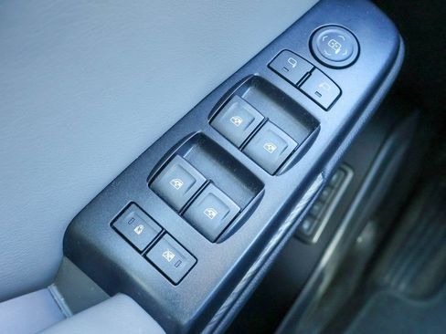 Used 2018 Chevrolet Suburban LT image 17