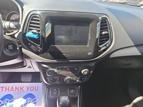 Used 2019 Jeep Compass Latitude FWD image 17
