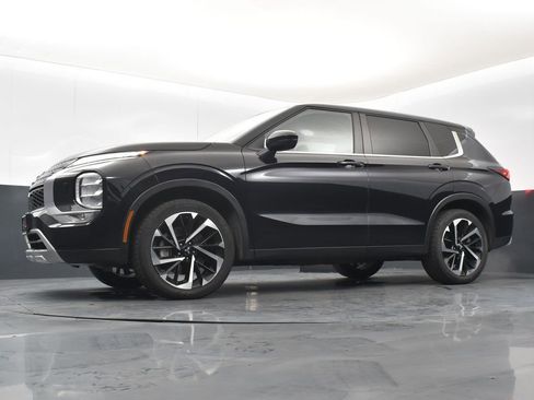 Used 2024 Mitsubishi Outlander SE image 12