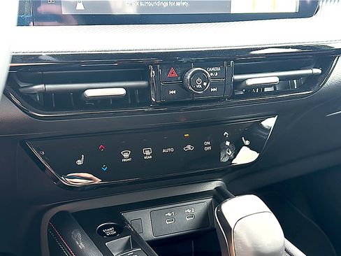 New 2026 Nissan Kicks SR w/ Cold Weather Package FWD image 23