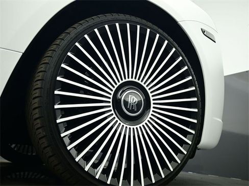 Used 2016 Rolls-Royce Dawn image 52