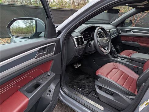 Used 2023 Volkswagen Atlas Cross Sport SEL Premium R-Line image 29