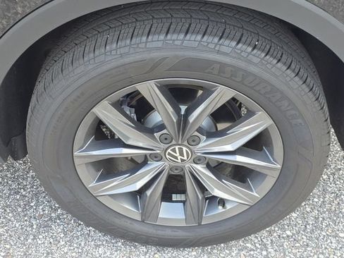Used 2024 Volkswagen Tiguan SE FWD image 36