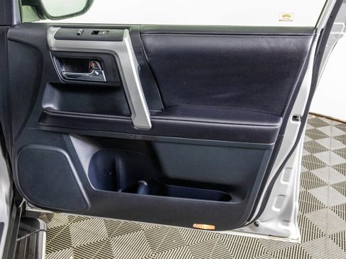 Used 2016 Toyota 4Runner SR5 AWD/4WD image 46