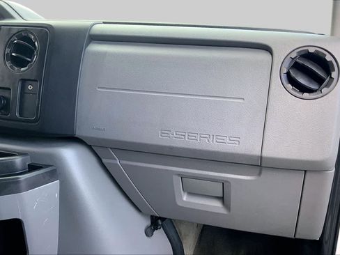 Used 2014 Ford E-350 and Econoline 350 XLT RWD image 18