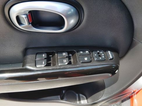 Used 2014 Kia Soul ! w/ Sun & Sound Package FWD image 13