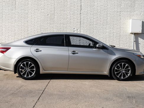 Used 2016 Toyota Avalon XLE Premium image 10