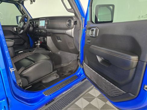 Used 2023 Jeep Wrangler Unlimited Sahara AWD/4WD image 40