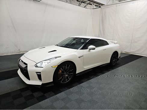 Used 2023 Nissan GT-R Premium AWD/4WD image 3