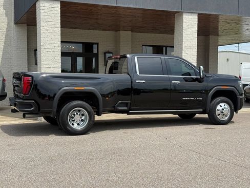 Used 2024 GMC Sierra 3500 Denali Ultimate AWD/4WD image 14