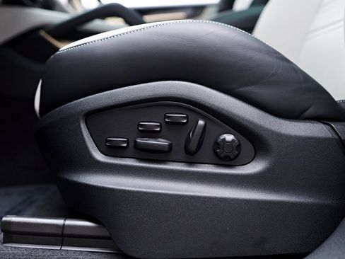 Used 2025 Porsche Cayenne GTS image 44