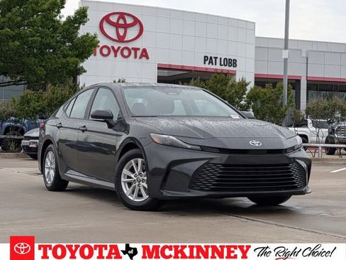 Used 2025 Toyota Camry LE image 1