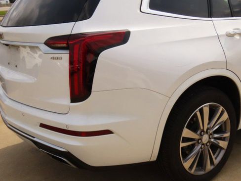 Used 2021 Cadillac XT6 Premium Luxury image 16