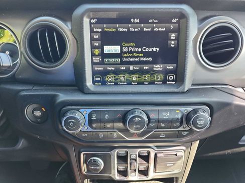 Used 2022 Jeep Wrangler Unlimited Sport AWD/4WD image 13