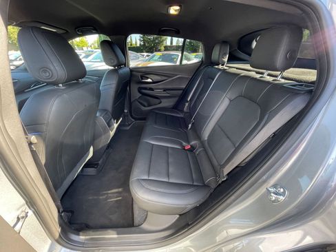 Used 2025 Buick Envista Sport Touring image 24