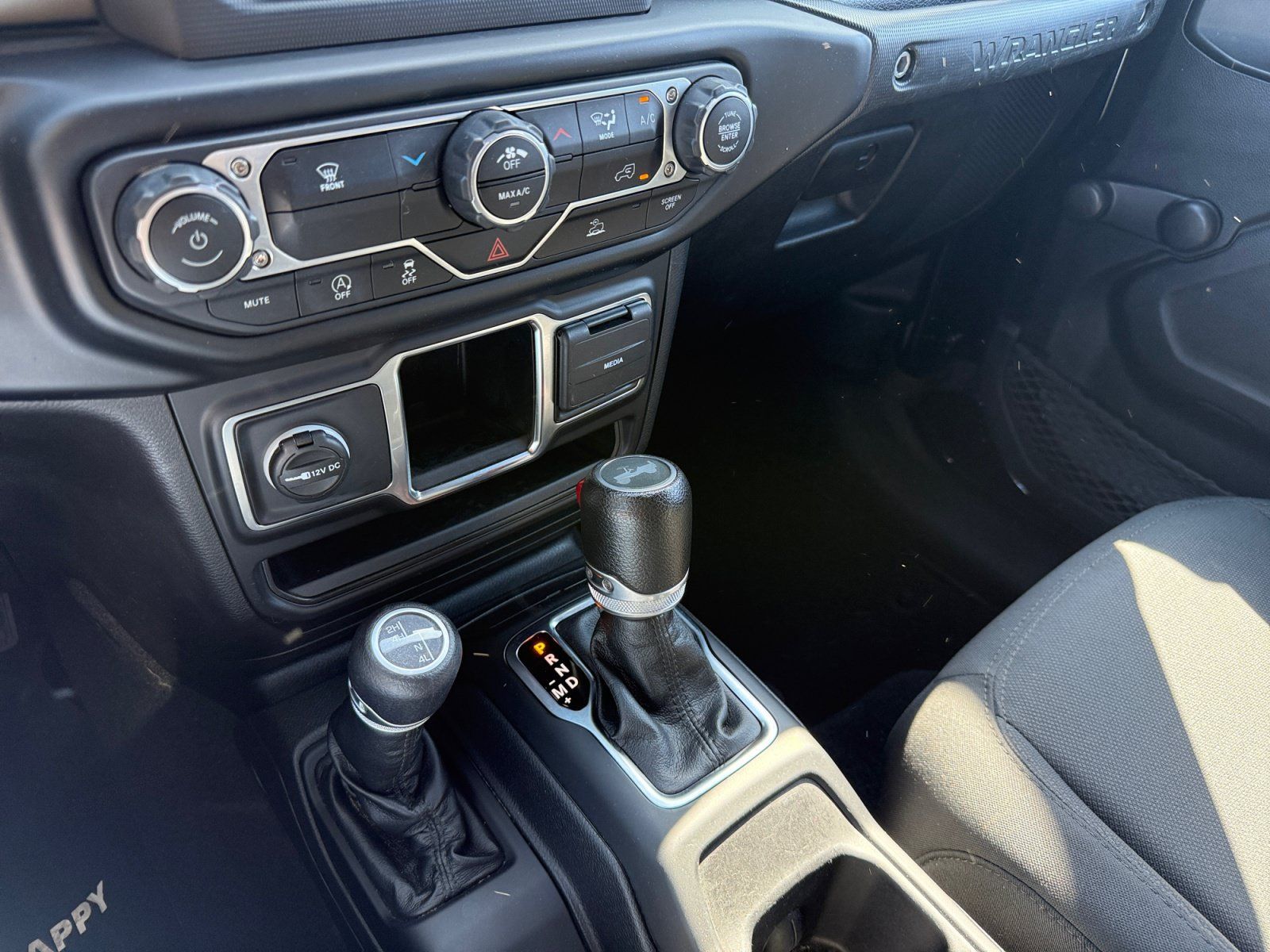 Used 2022 Jeep Wrangler Sport AWD/4WD image 13