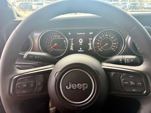 Used 2023 Jeep Gladiator Sport AWD/4WD image 15