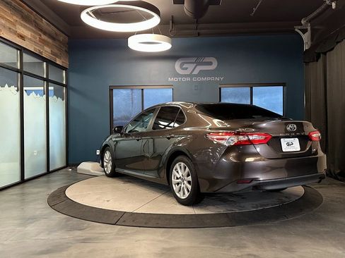 Used 2018 Toyota Camry LE FWD image 5