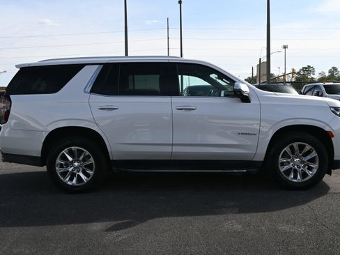 Used 2021 Chevrolet Tahoe Premier w/ Premium Package image 12