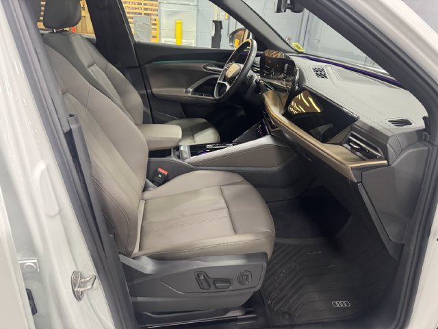 Used 2025 Audi Q5 Premium w/ Convenience Package AWD/4WD image 28