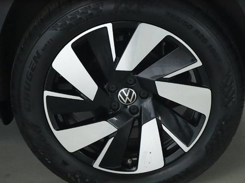 Used 2024 Volkswagen Atlas Cross Sport SE AWD/4WD image 38