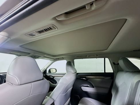 Used 2021 Toyota Highlander Platinum AWD/4WD image 13