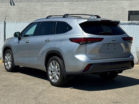 Used 2023 Toyota Highlander Limited AWD/4WD image 5