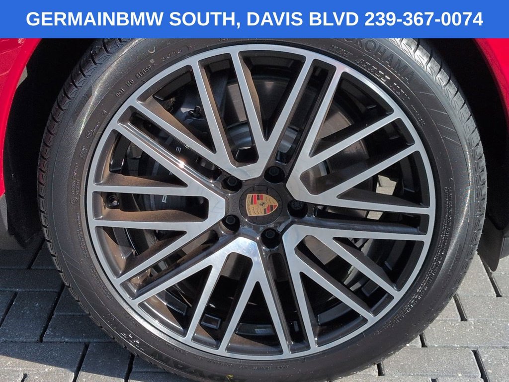 Used 2025 Porsche Cayenne E-Hybrid Coupe AWD/4WD image 12