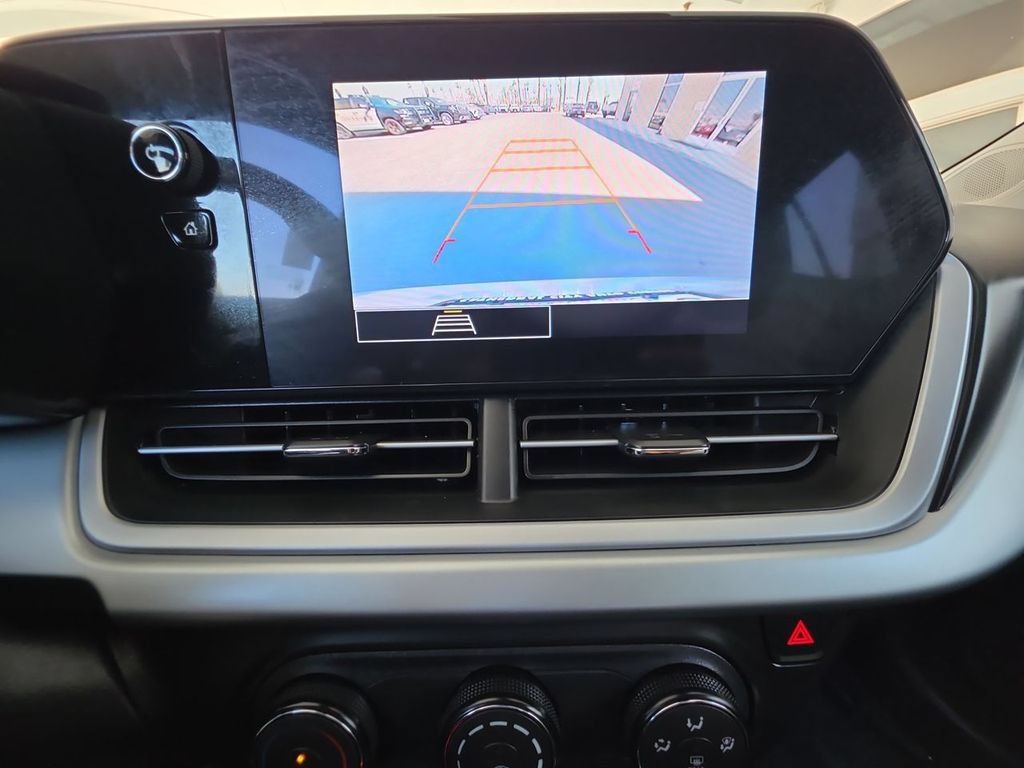 Used 2025 Chevrolet Trax LS FWD image 15