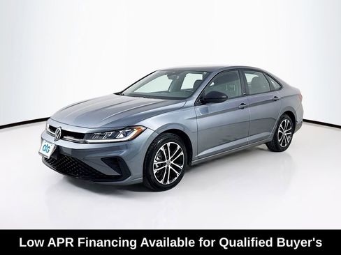 Used 2025 Volkswagen Jetta Sport FWD image 3